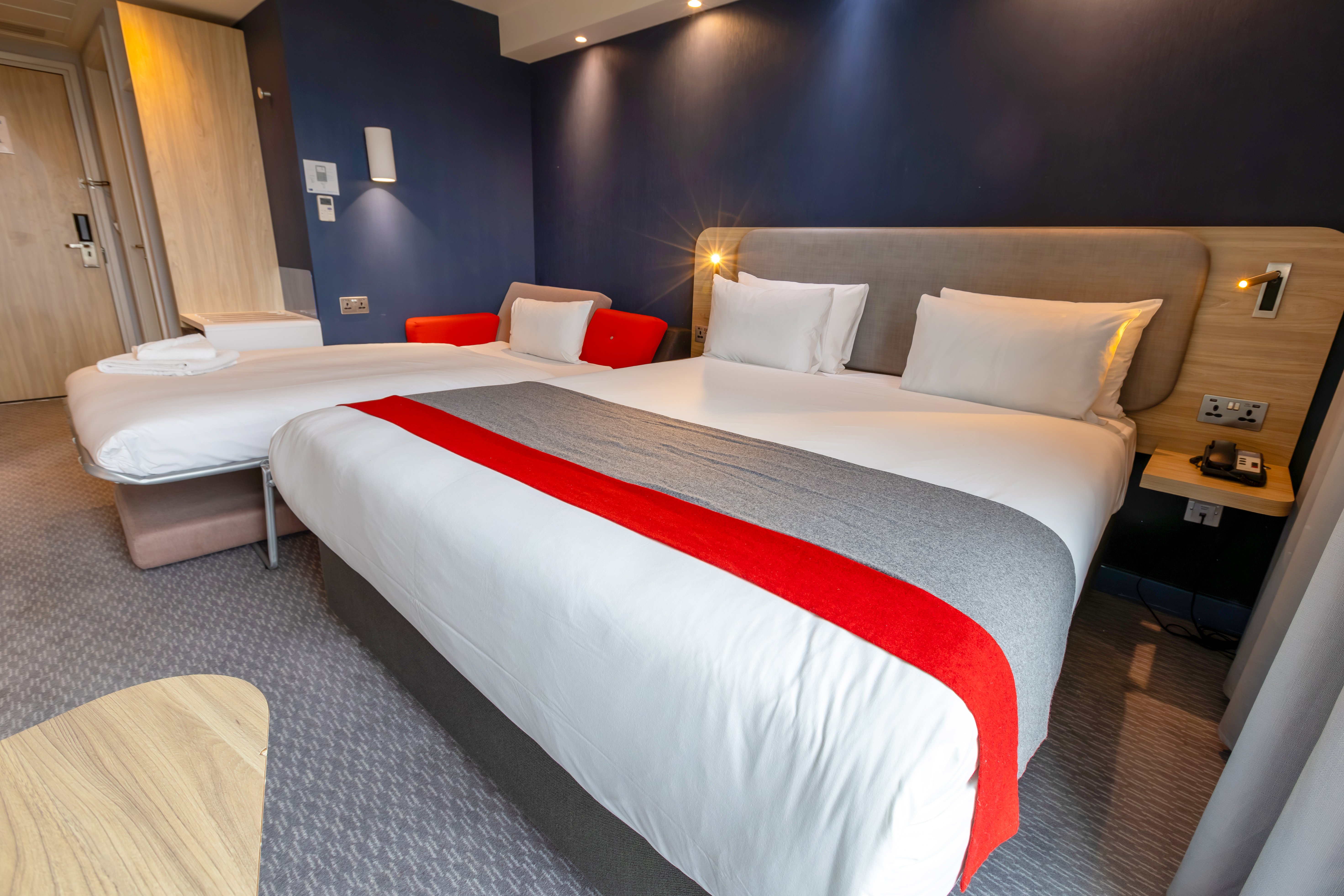 holiday inn express manchester trafford city by ihg