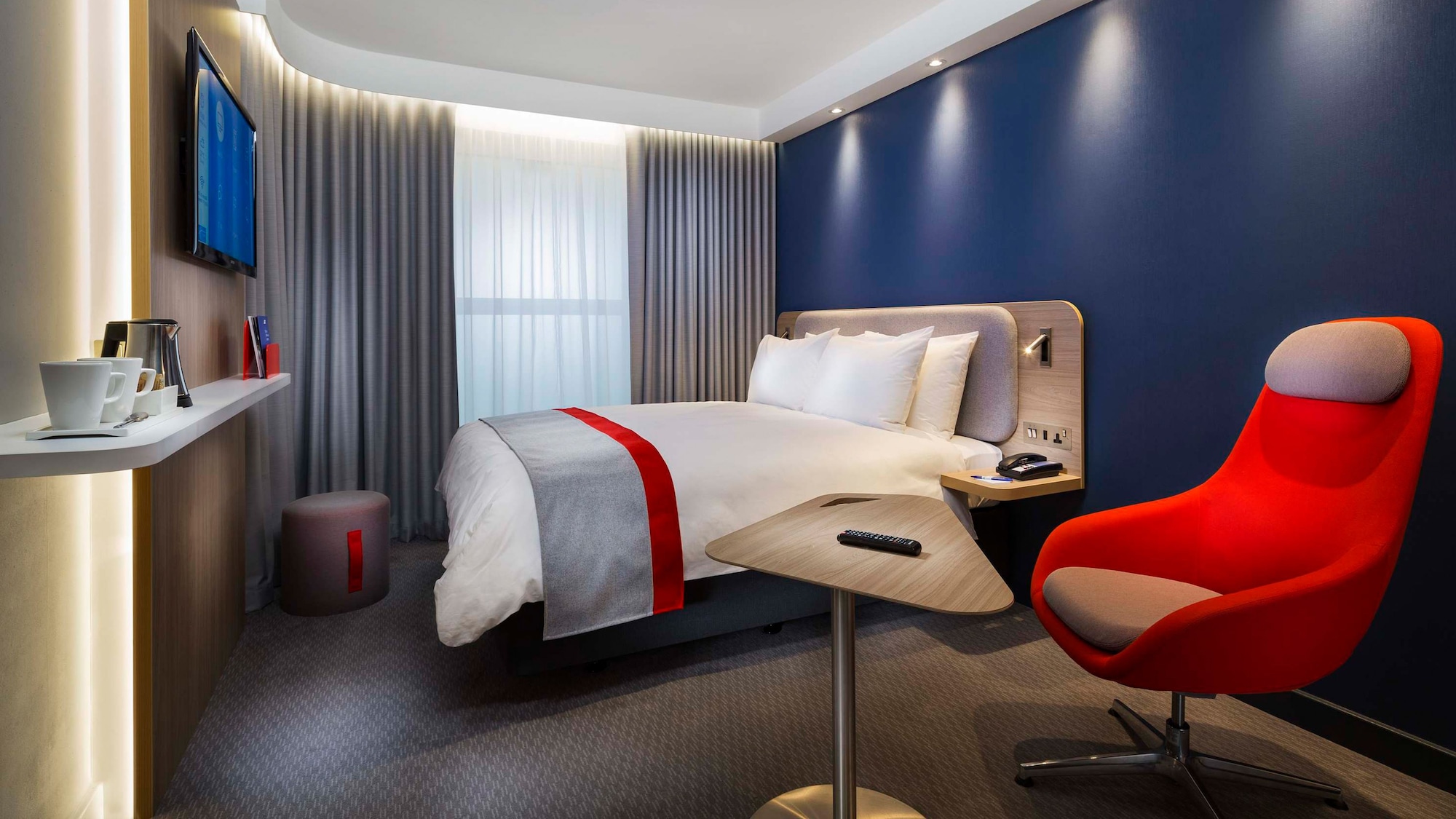holiday inn express manchester trafford city by ihg