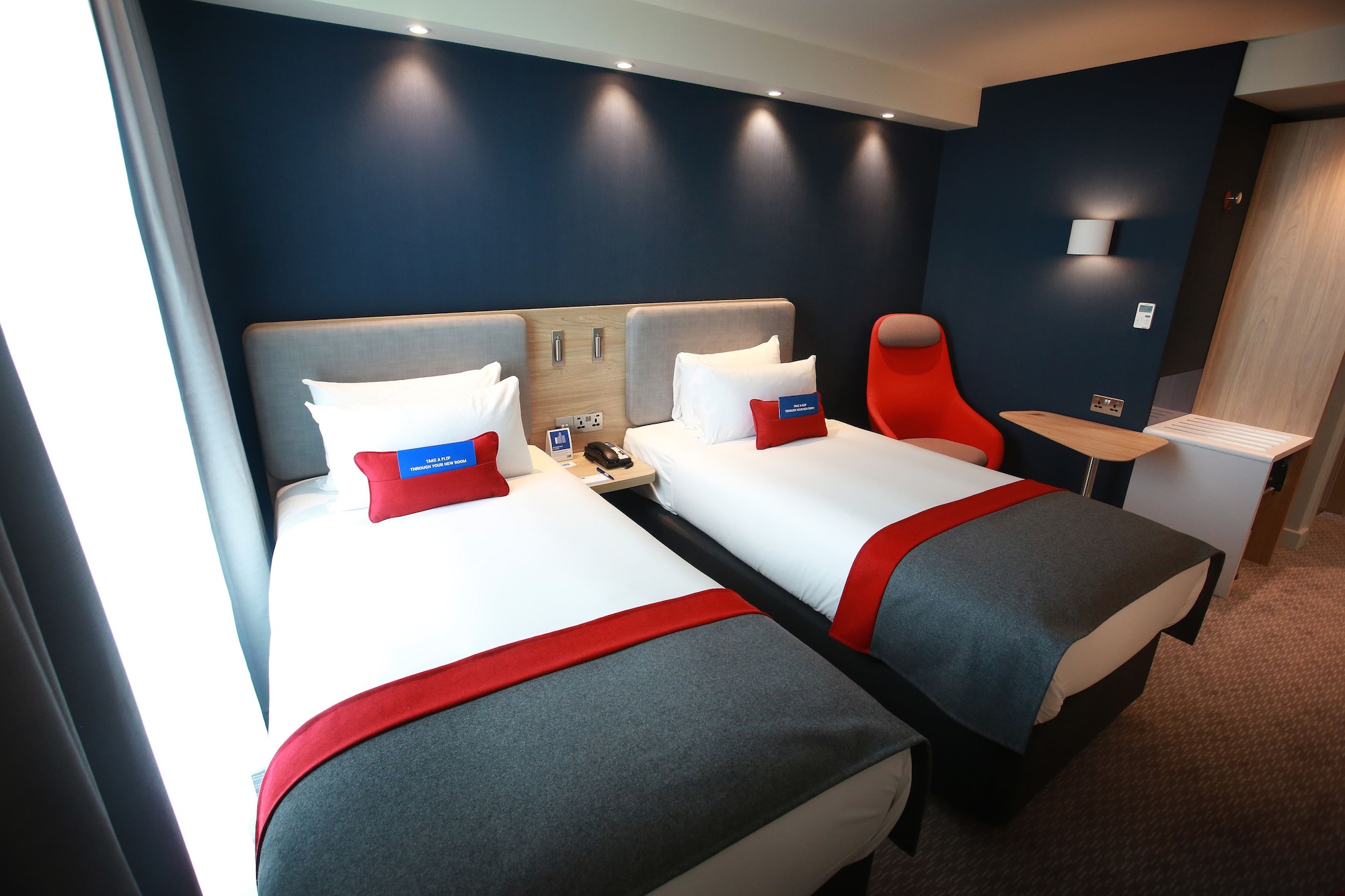holiday inn express manchester trafford city by ihg