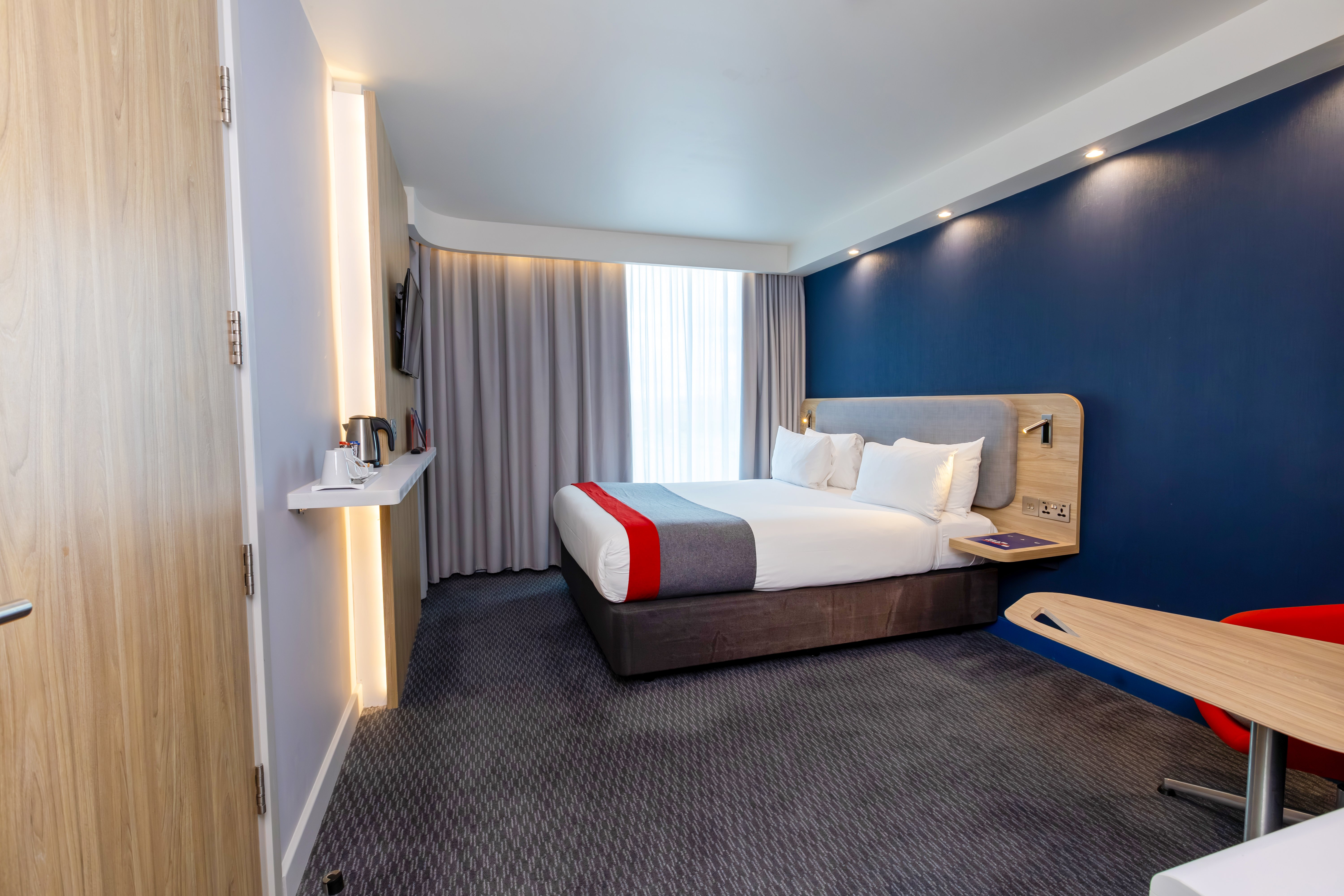 holiday inn express manchester trafford city by ihg