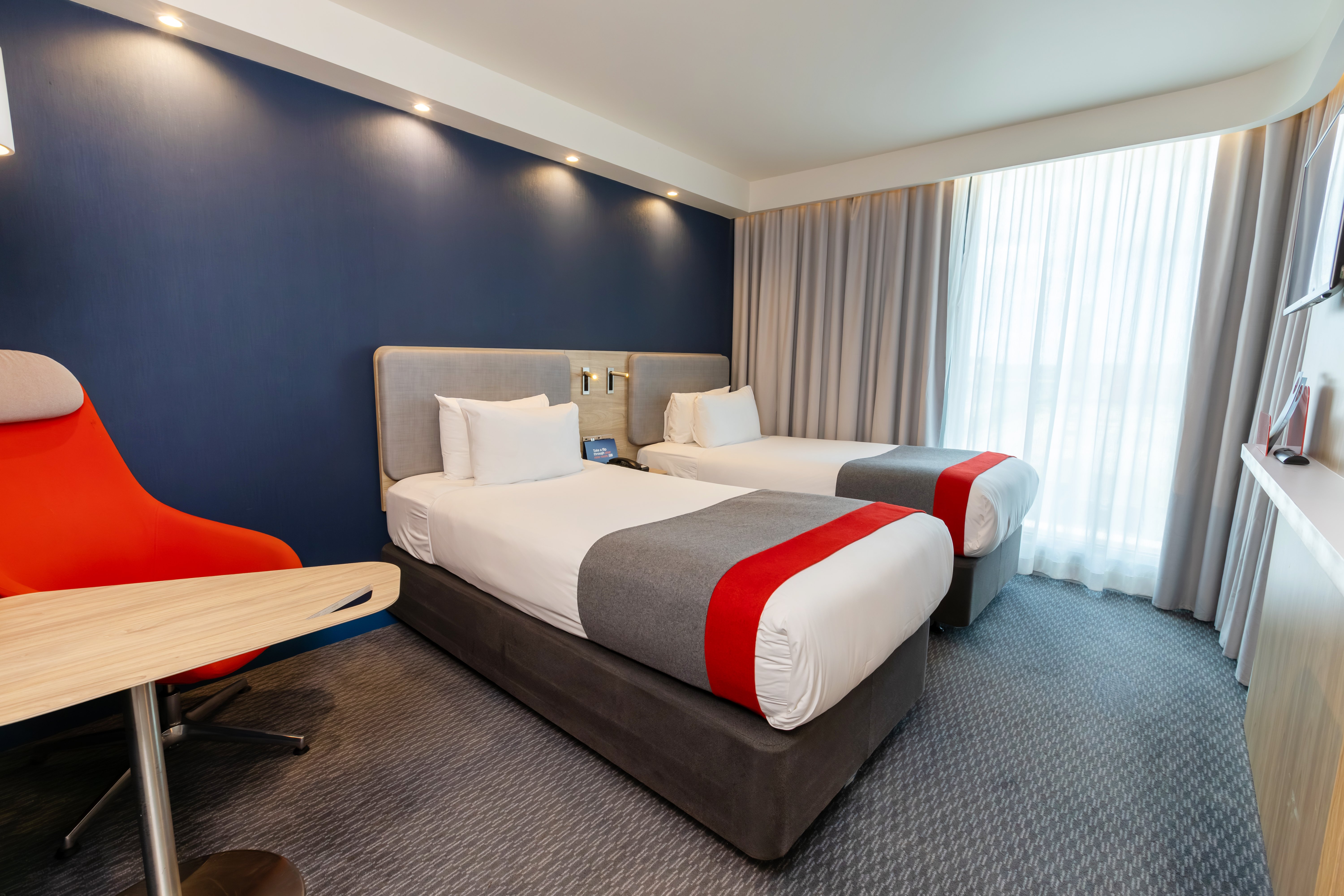 holiday inn express manchester trafford city by ihg