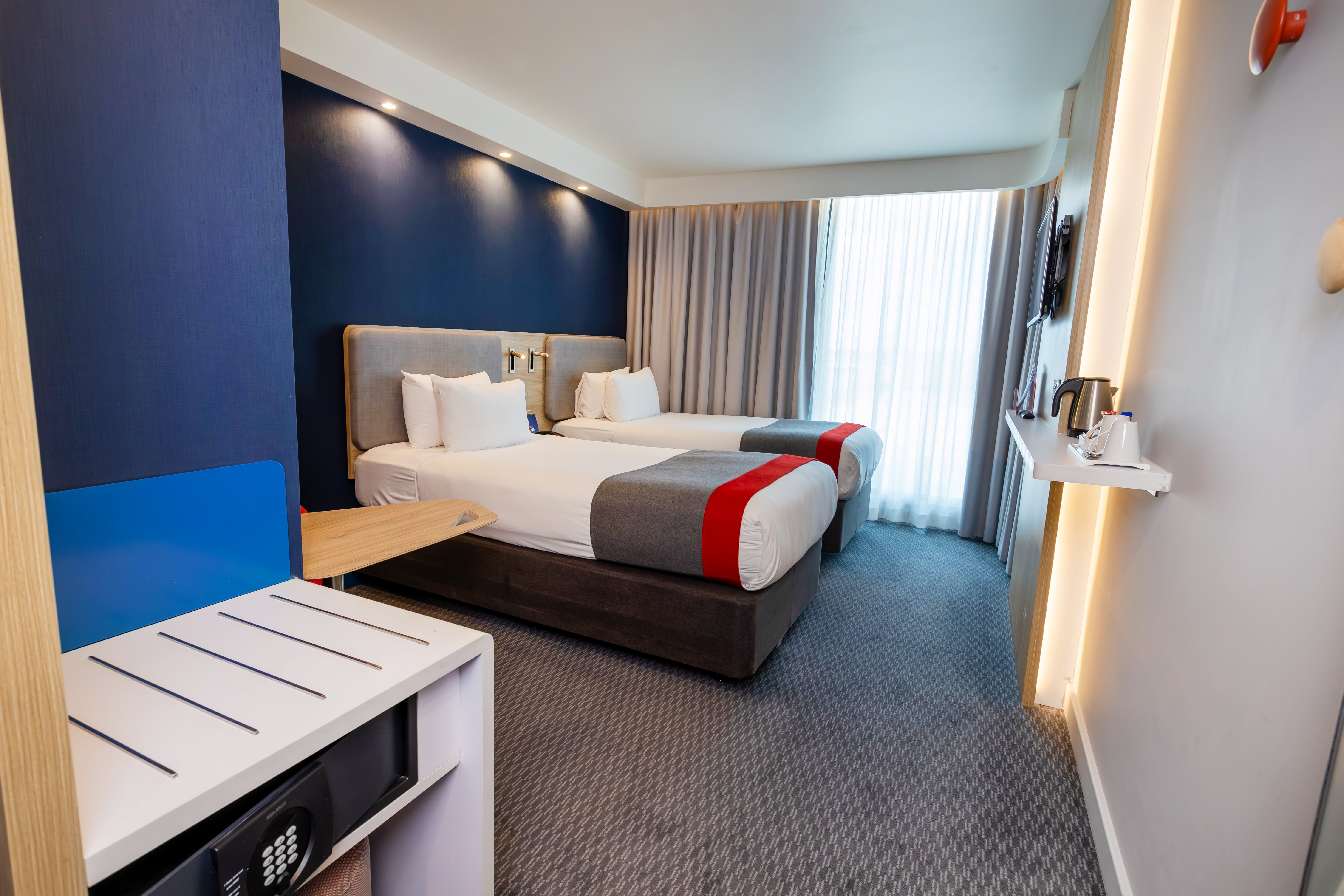 holiday inn express manchester trafford city by ihg