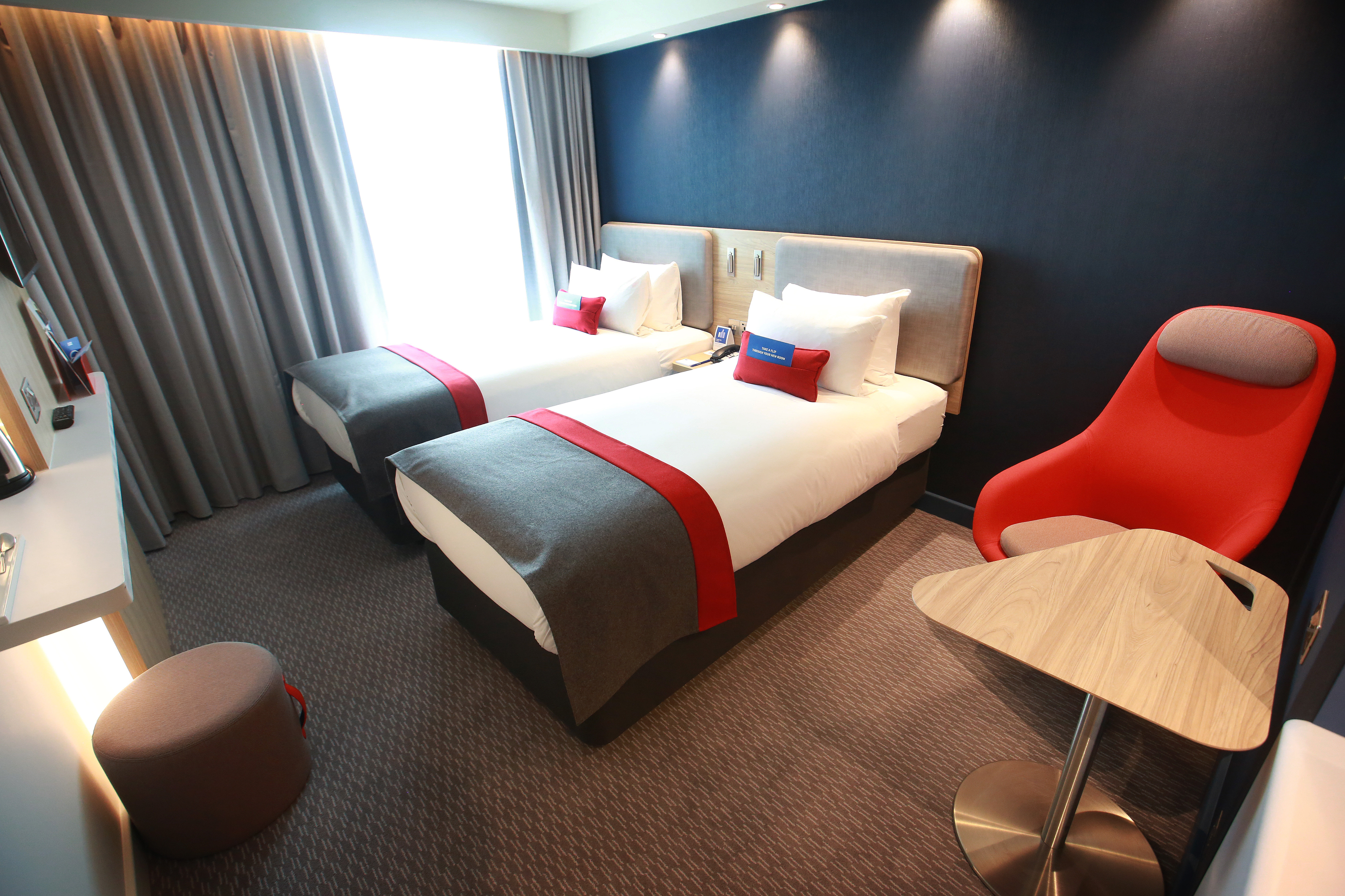 holiday inn express manchester trafford city by ihg