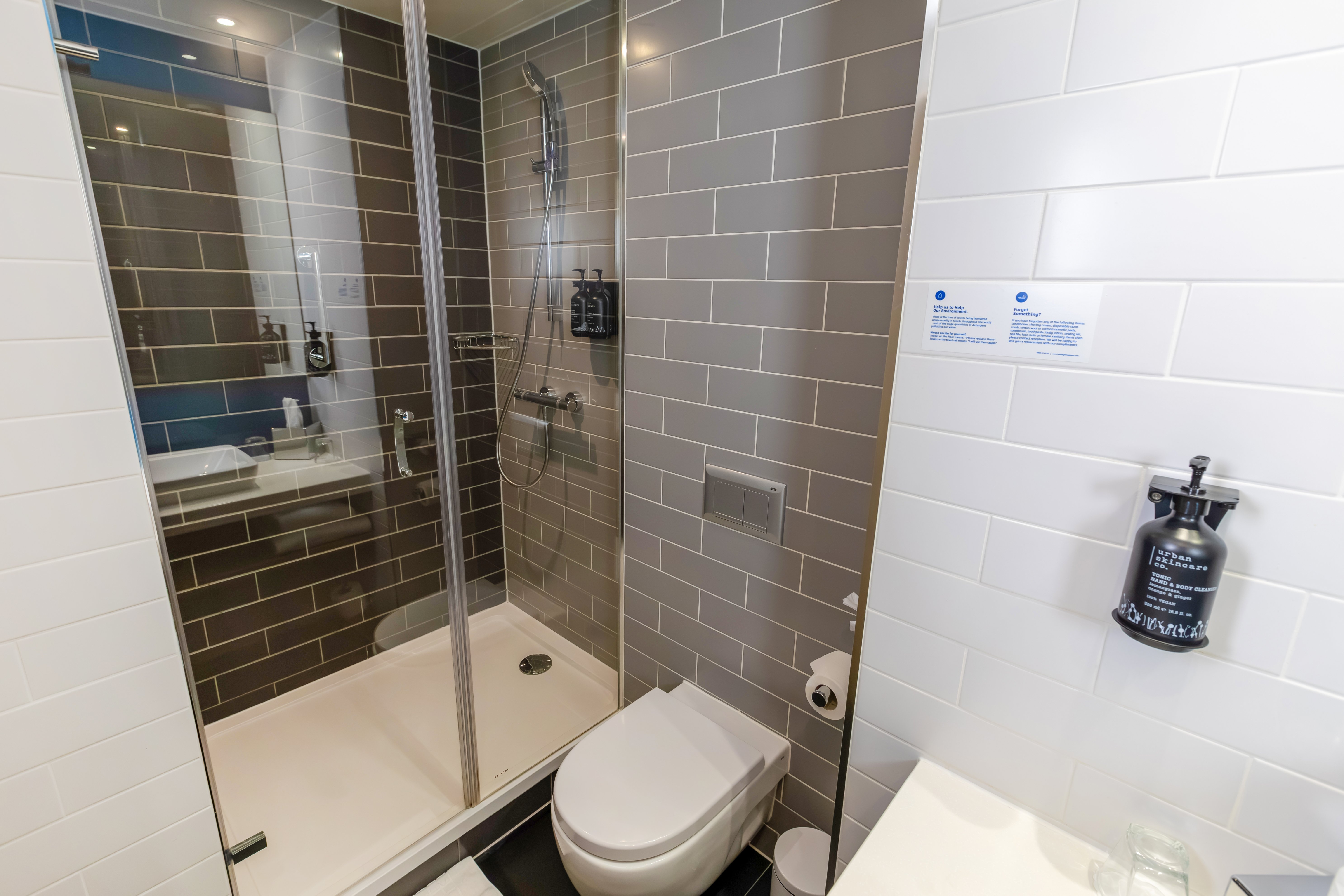holiday inn express manchester trafford city by ihg