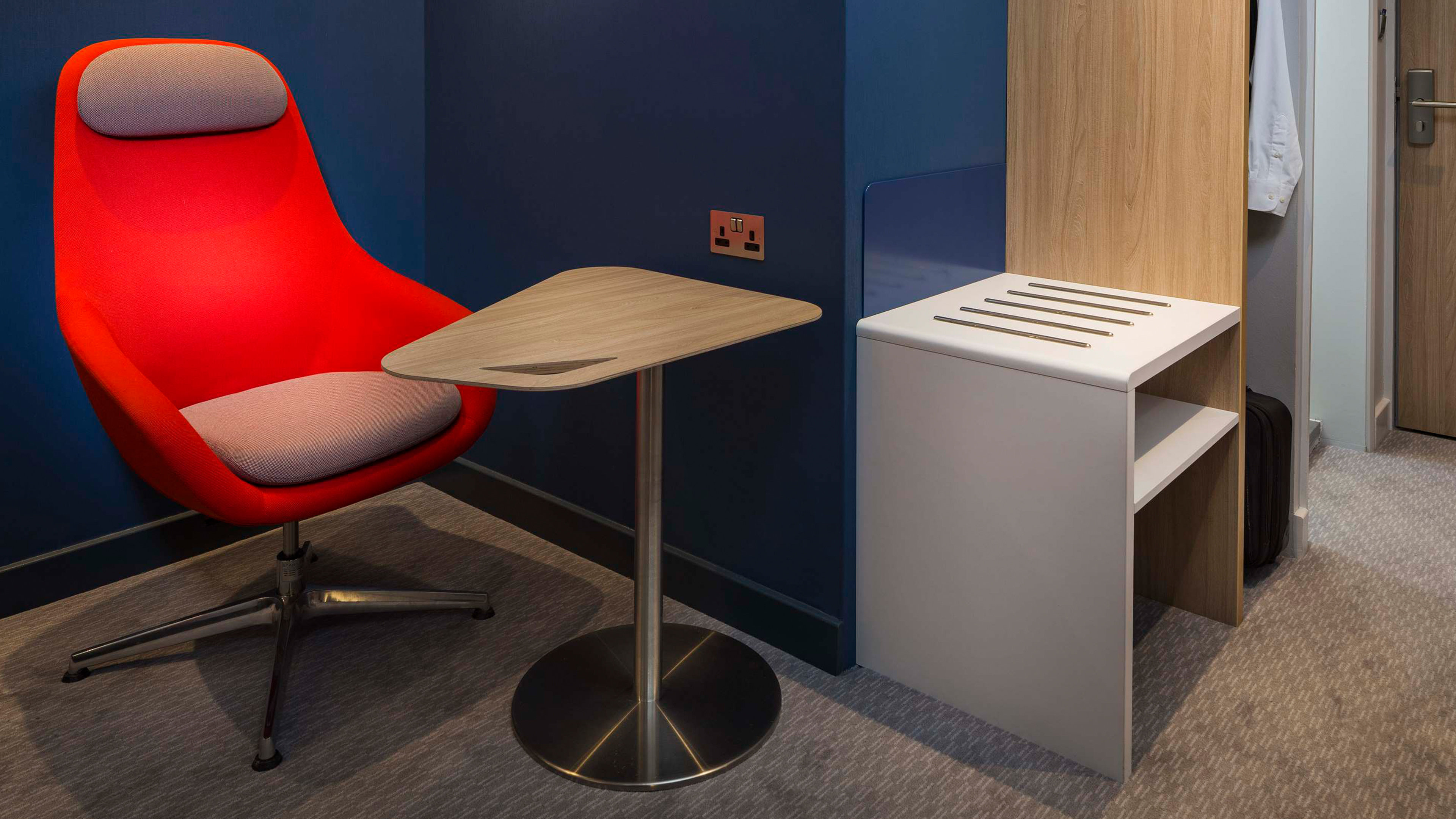 holiday inn express manchester trafford city by ihg
