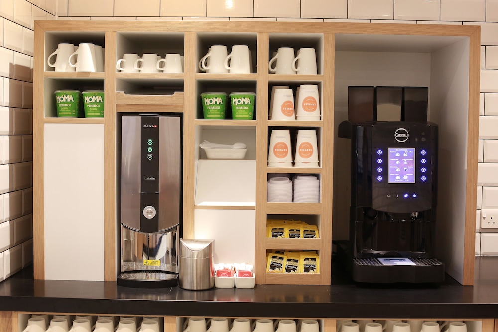 holiday inn express manchester trafford city by ihg