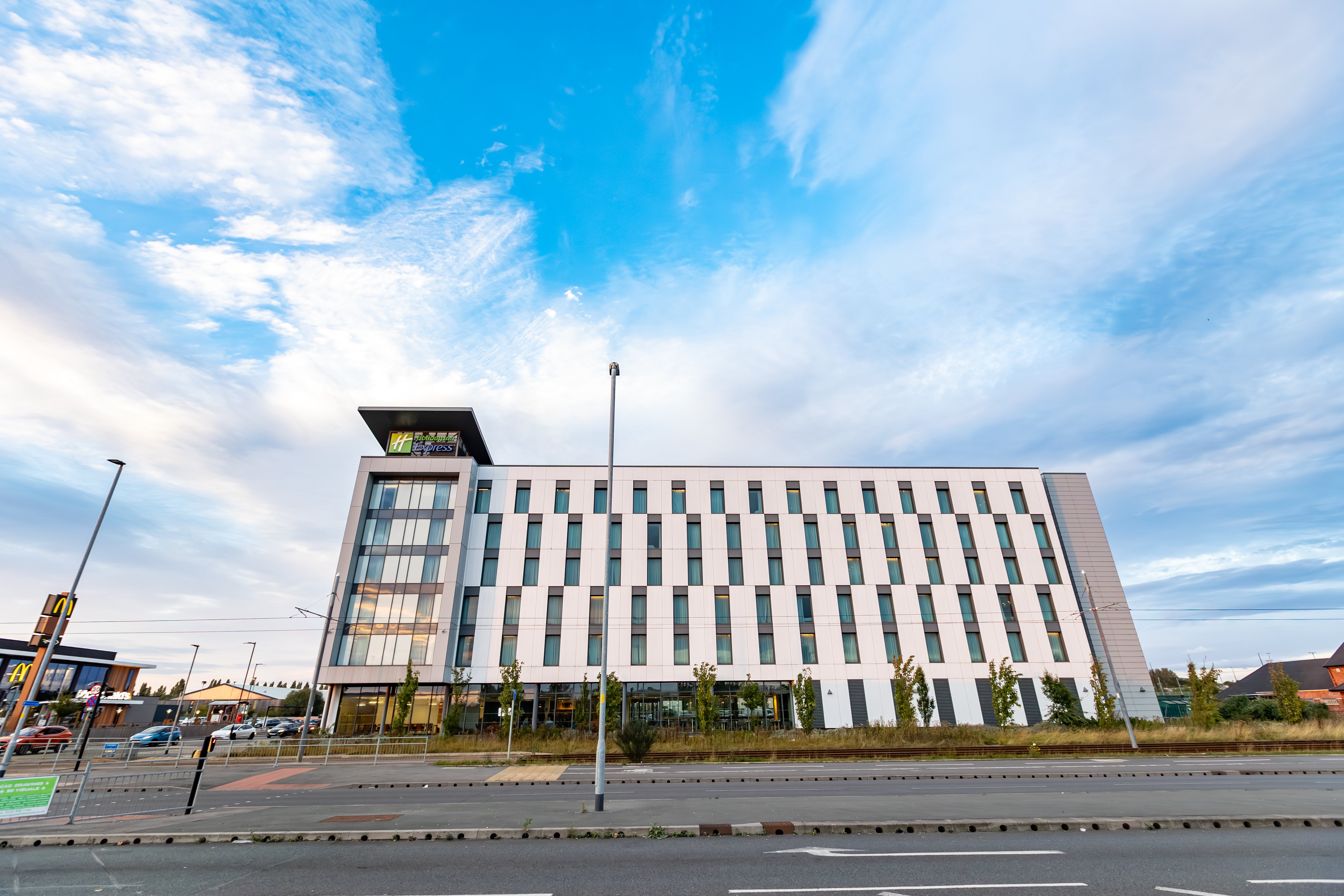 holiday inn express manchester trafford city by ihg