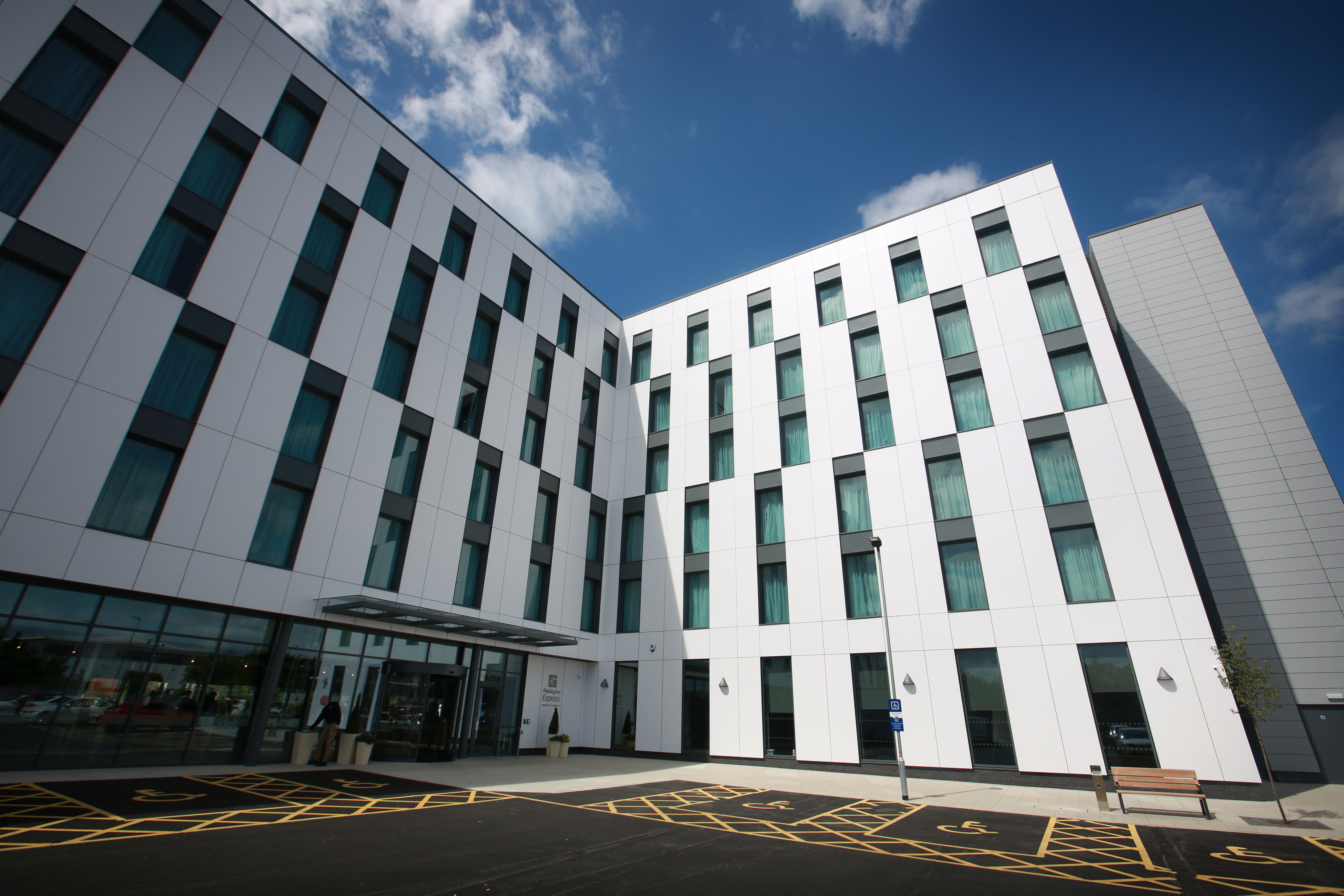 holiday inn express manchester trafford city by ihg