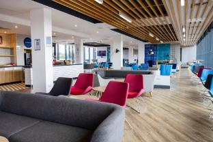 holiday inn express manchester trafford city by ihg