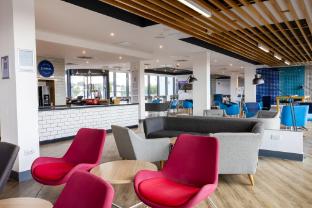 holiday inn express manchester trafford city by ihg
