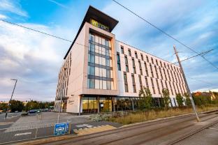 holiday inn express manchester trafford city by ihg