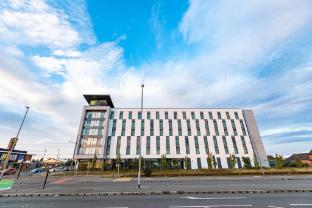 holiday inn express manchester trafford city by ihg