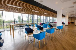 holiday inn express manchester trafford city by ihg