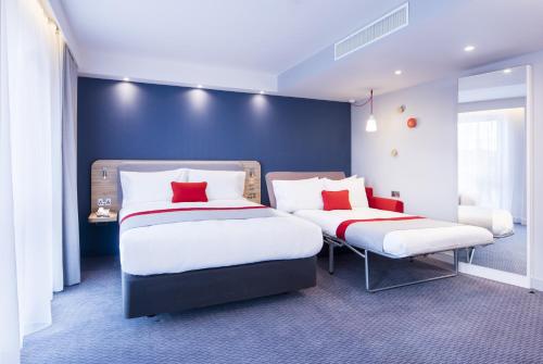 holiday inn express manchester trafford city by ihg