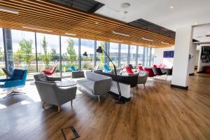 holiday inn express manchester trafford city by ihg