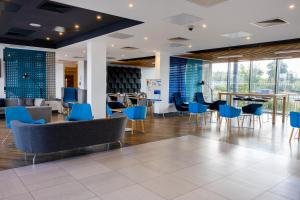 holiday inn express manchester trafford city by ihg