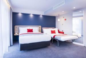 holiday inn express manchester trafford city by ihg