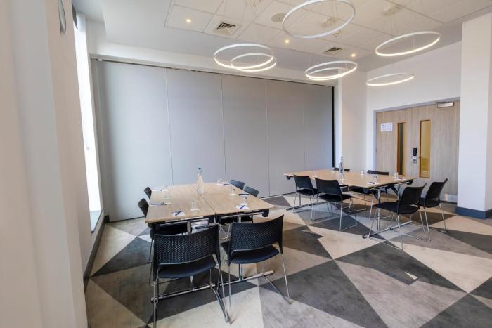 holiday inn express manchester trafford city by ihg