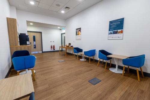 holiday inn express manchester trafford city by ihg