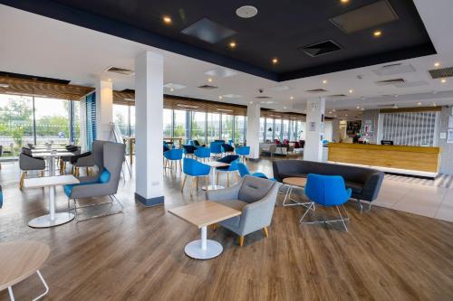 holiday inn express manchester trafford city by ihg