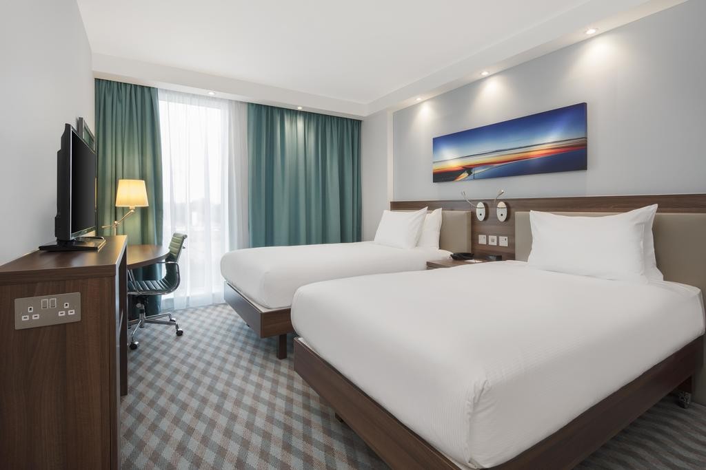 hampton by hilton london stansted airport