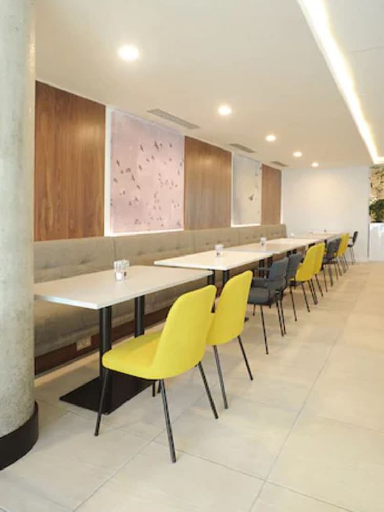 hampton by hilton london stansted airport
