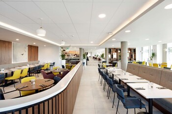 hampton by hilton london stansted airport