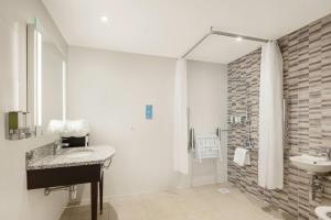 hampton by hilton london stansted airport
