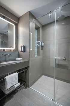 clayton hotel city of london
