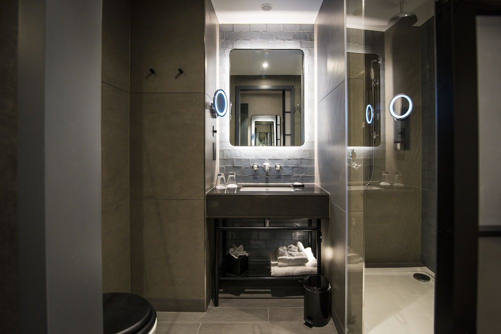 clayton hotel city of london