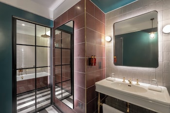 clayton hotel city of london
