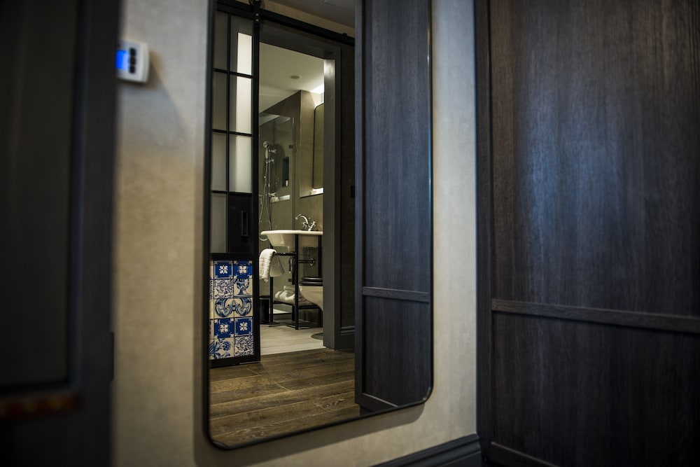 clayton hotel city of london