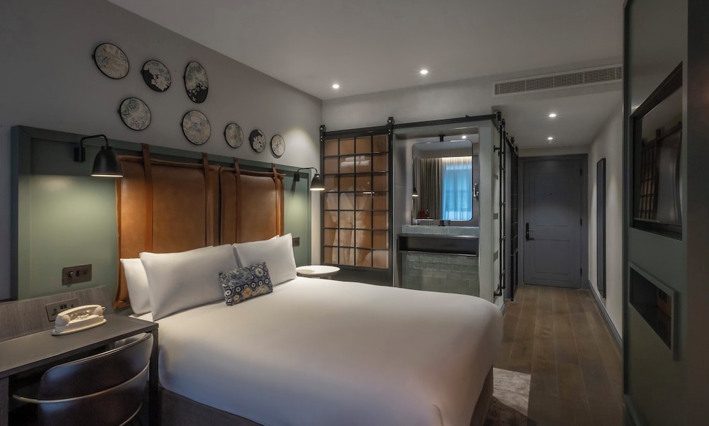 clayton hotel city of london