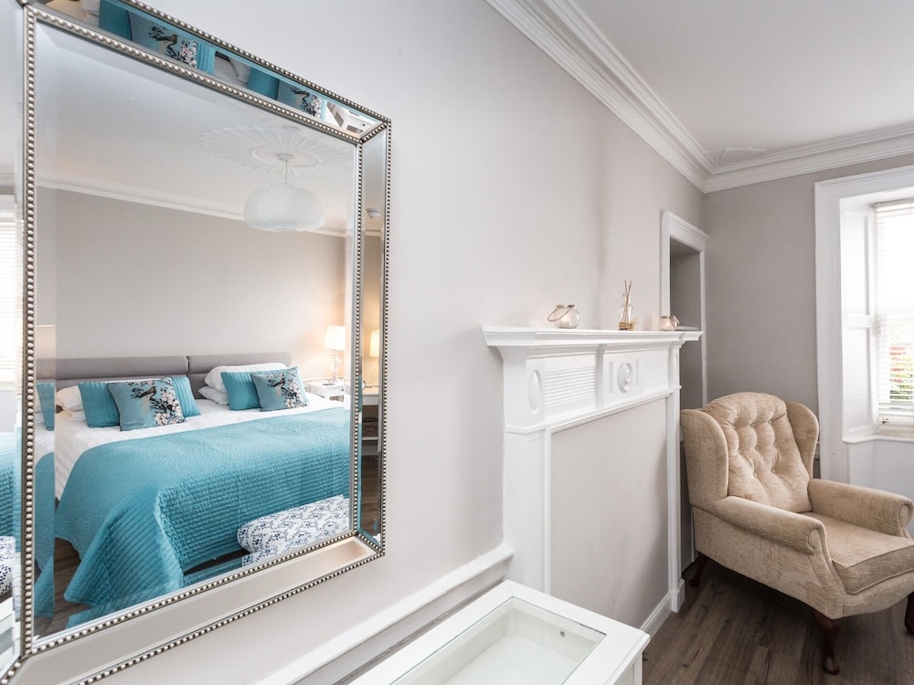 the crown and kitchen