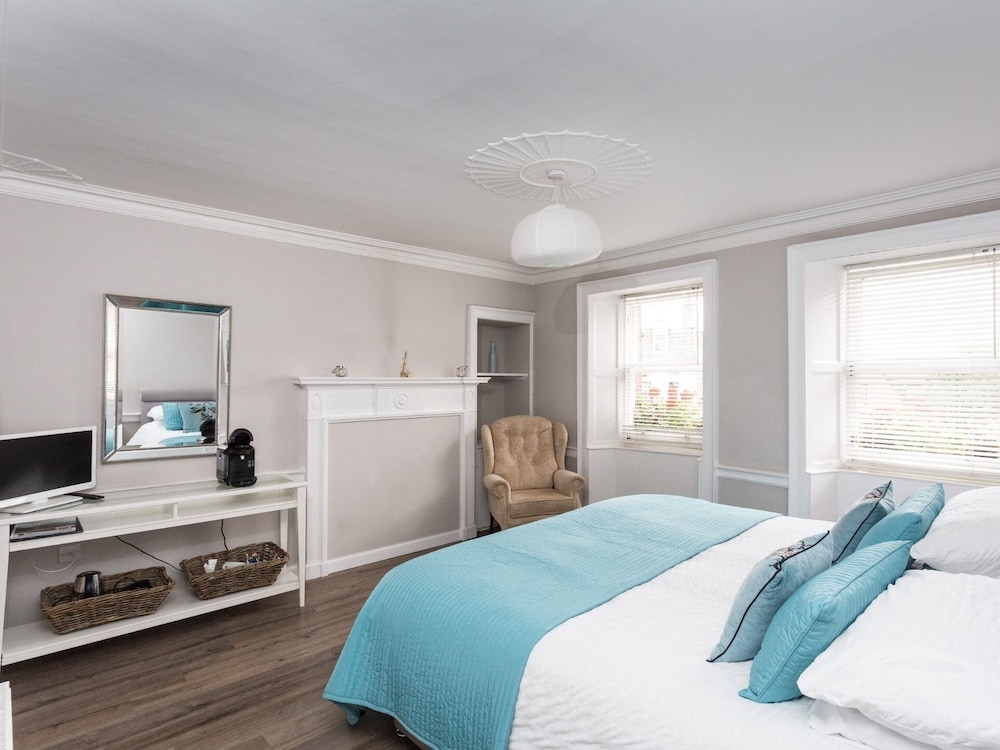 the crown and kitchen