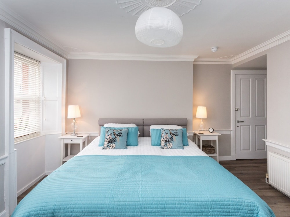 the crown and kitchen