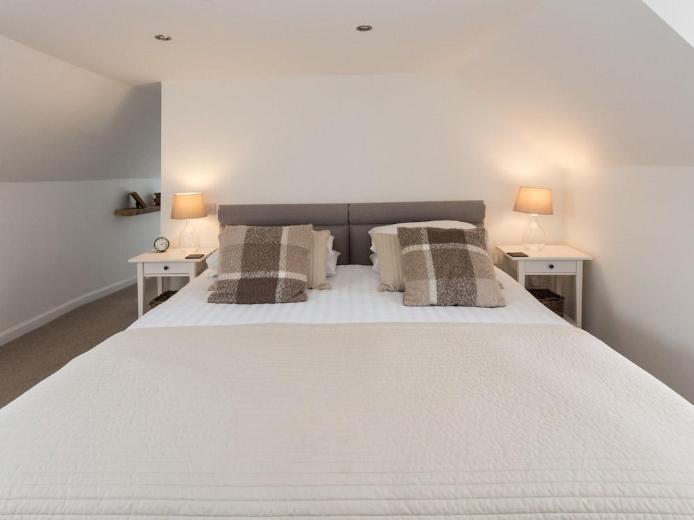 the crown and kitchen