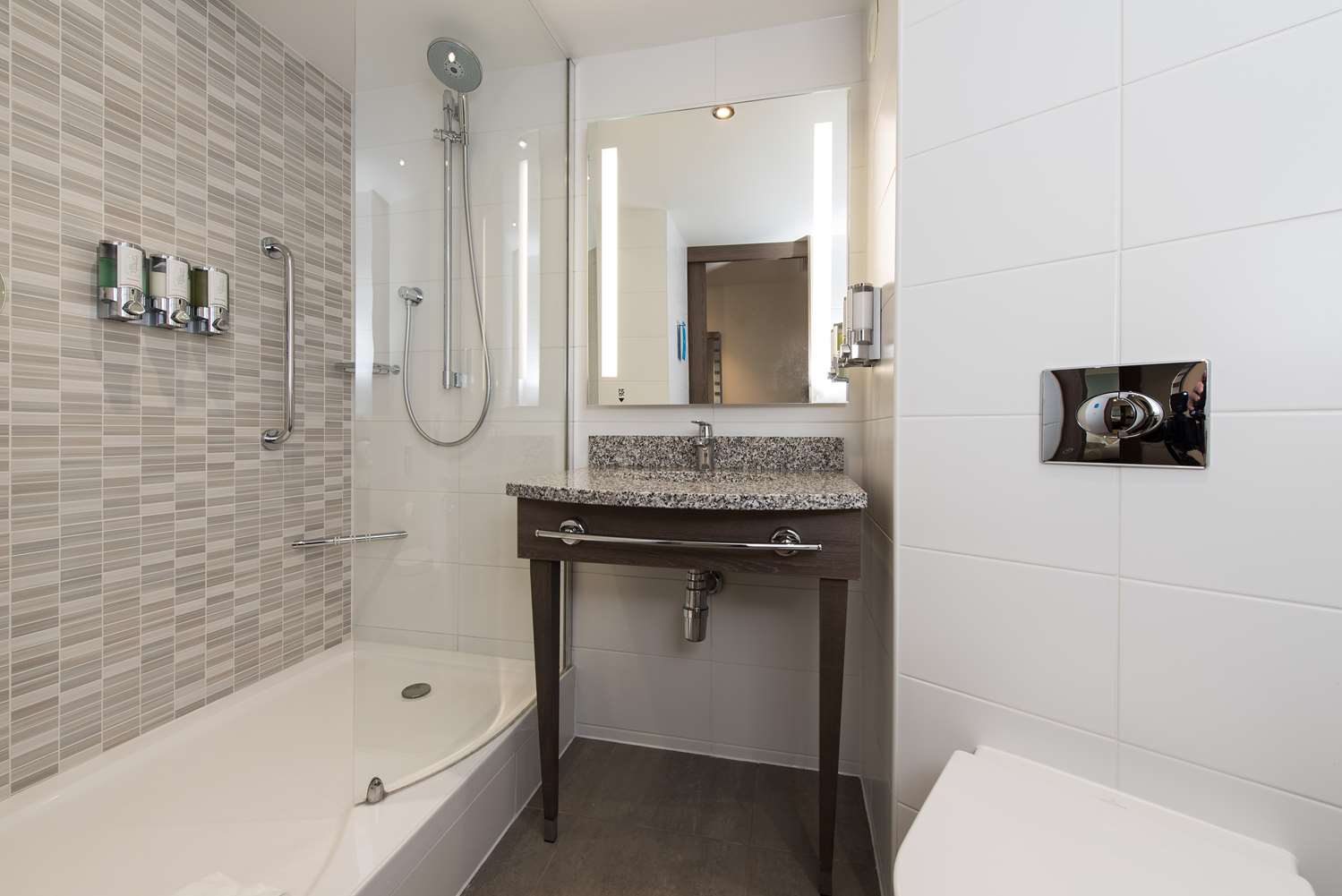 hampton by hilton edinburgh west end