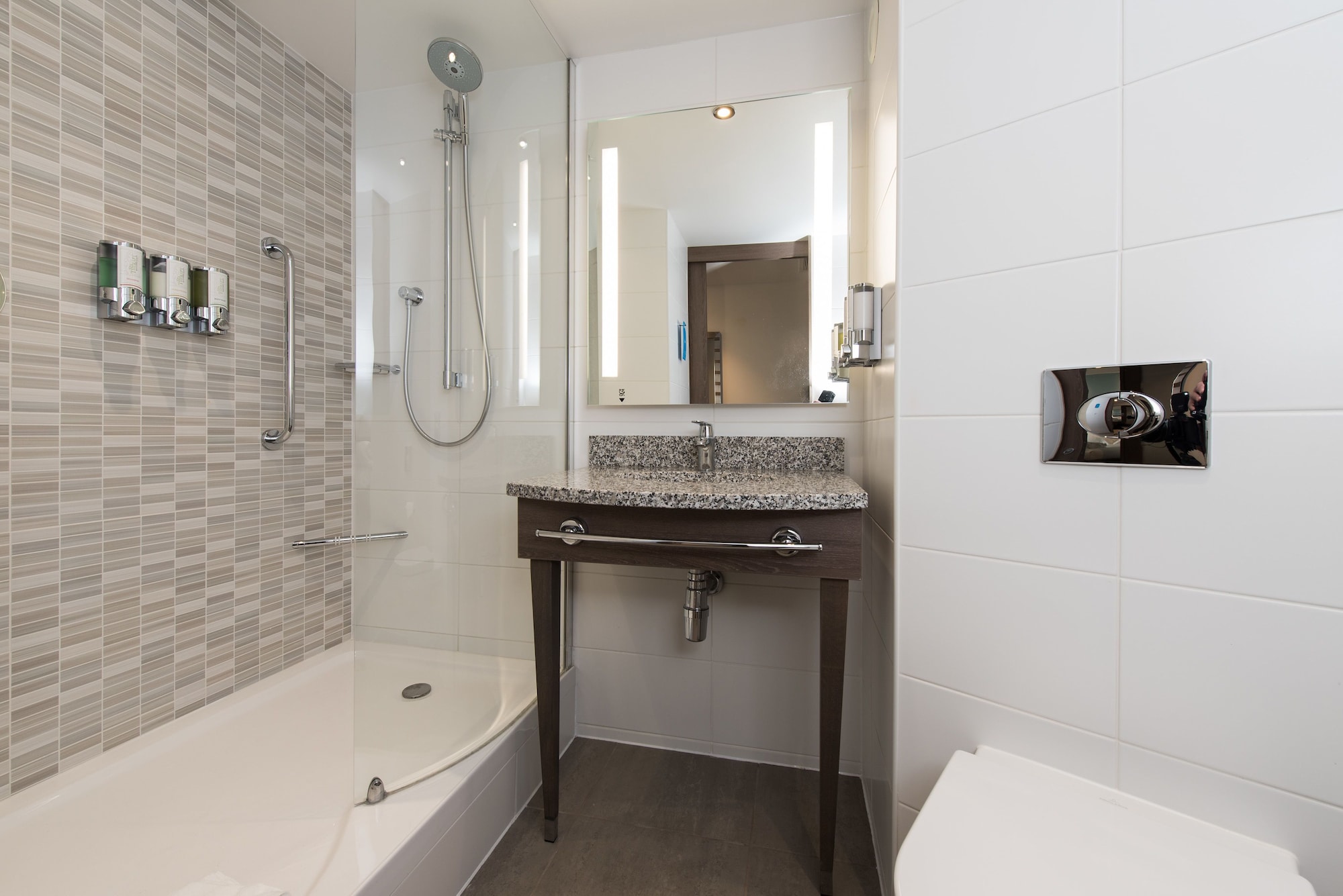 hampton by hilton edinburgh west end