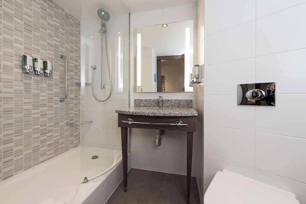 hampton by hilton edinburgh west end