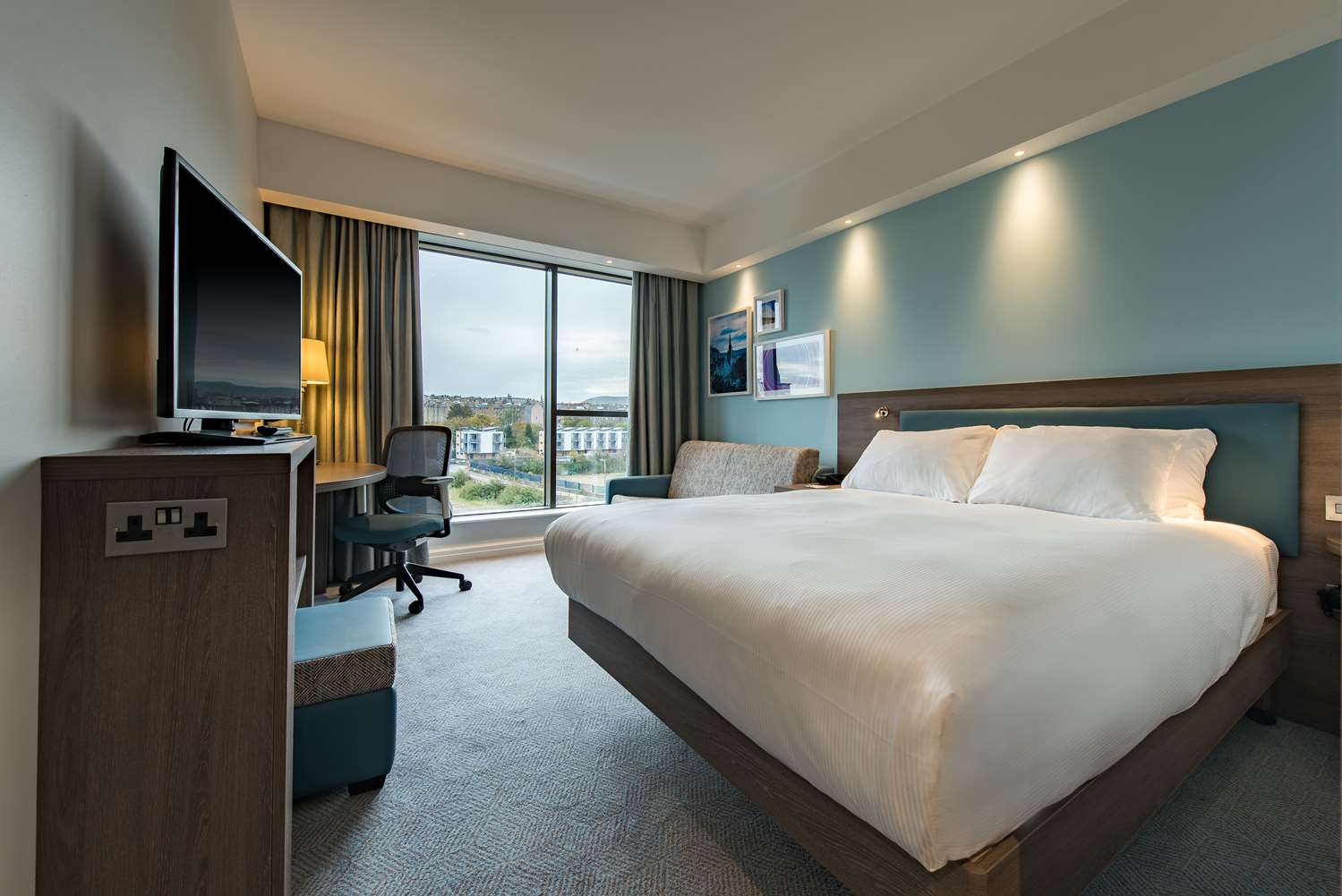 hampton by hilton edinburgh west end