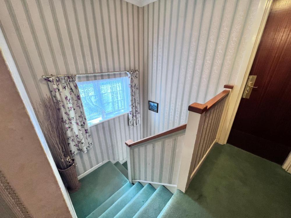 all seasons gatwick guest house