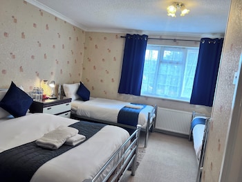 all seasons gatwick guest house