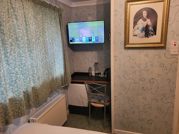 all seasons gatwick guest house