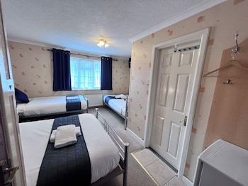 all seasons gatwick guest house