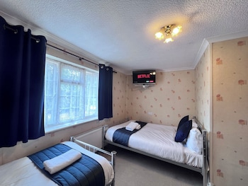 all seasons gatwick guest house