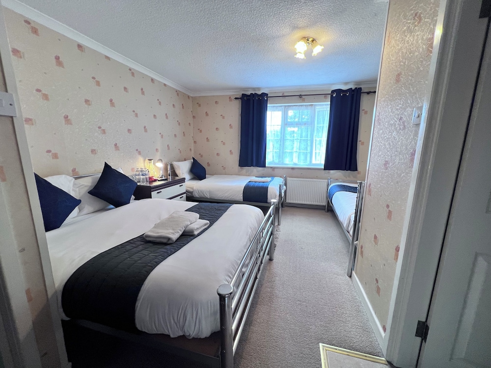 all seasons gatwick guest house