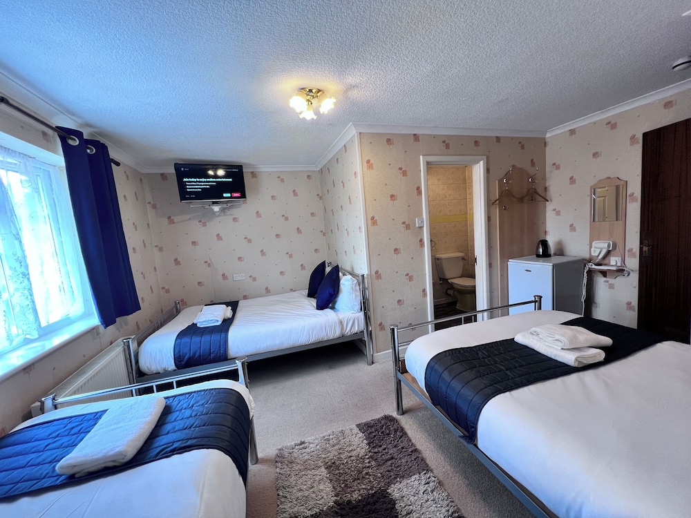 all seasons gatwick guest house