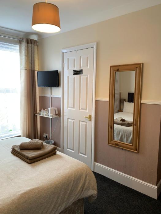 twin palms guesthouse