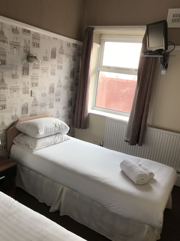 queens plaza hotel